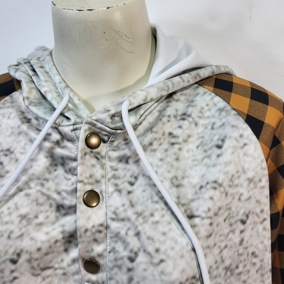 Yellowstone Hooded Sweater - Picture 6 of 8